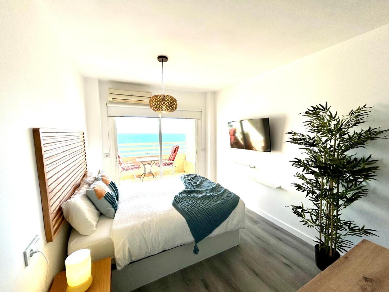 شقة Stella Maris - Amazing Frontal Sea Views With Pool & Terrace By 10Tosea فوينخيرولا المظهر الخارجي الصورة