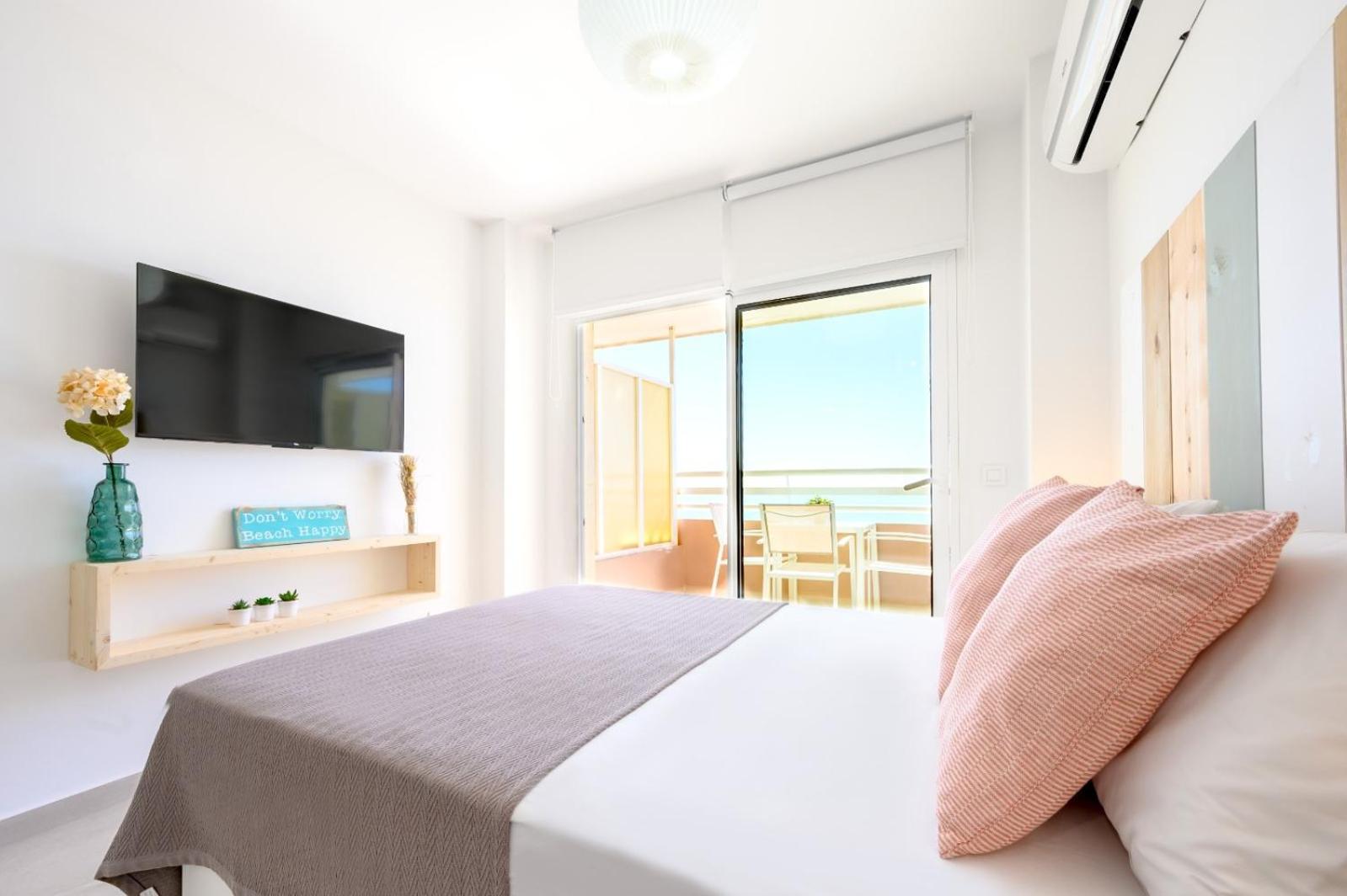 شقة Stella Maris - Amazing Frontal Sea Views With Pool & Terrace By 10Tosea فوينخيرولا المظهر الخارجي الصورة